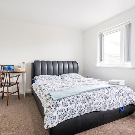 En-Suit Room With Free Dedicated Parking Manchester Esterno foto