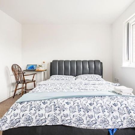 En-Suit Room With Free Dedicated Parking Manchester Esterno foto