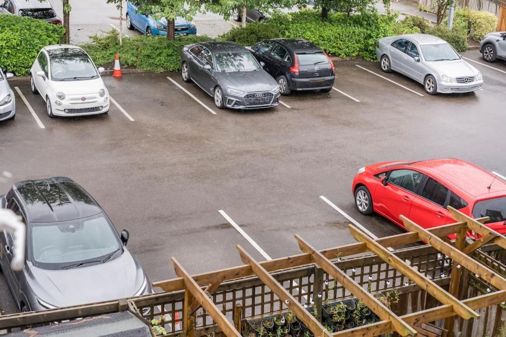 En-Suit Room With Free Dedicated Parking Manchester Esterno foto
