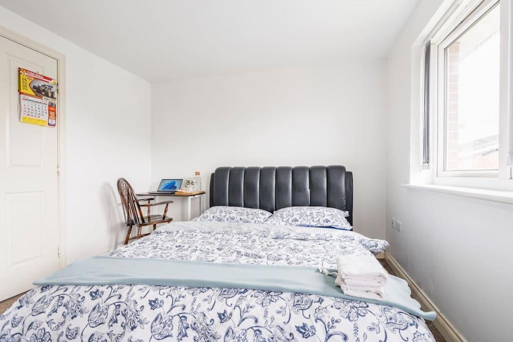 En-Suit Room With Free Dedicated Parking Manchester Esterno foto